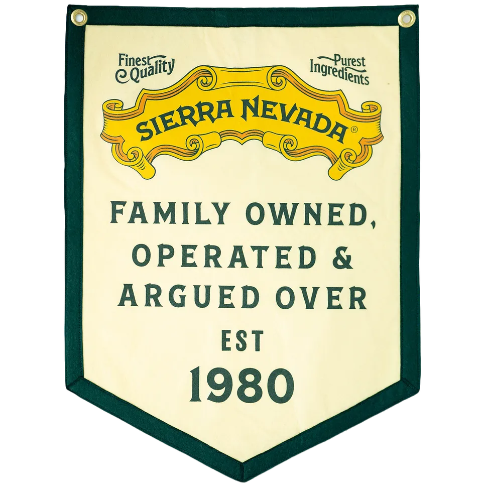 Sierra Nevada Oxford Pennant Family Owned nástěnná vlajka