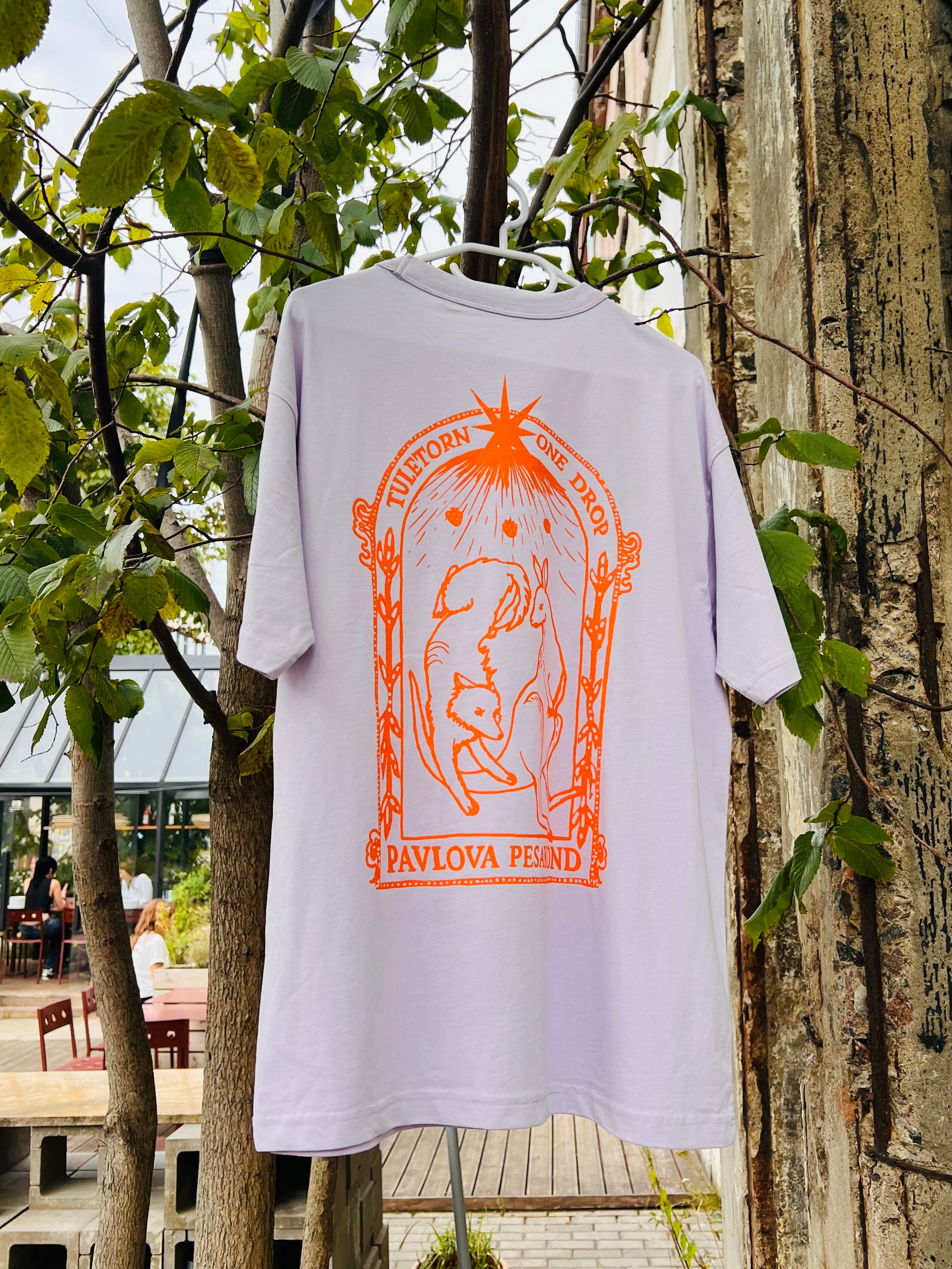 Tuletorn Pavlova Pesakond tričko lilac oranžový potisk